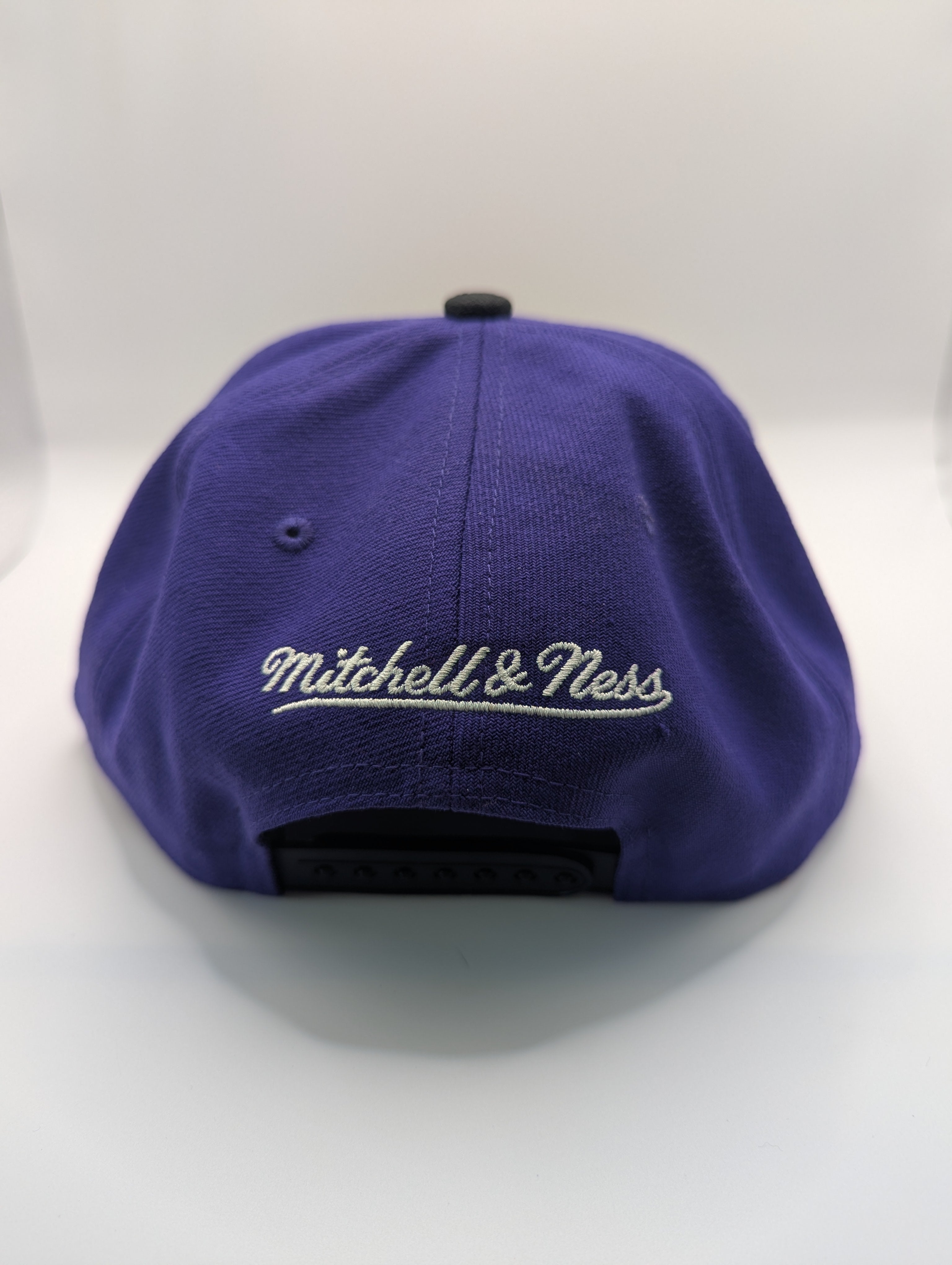 Mitchell & Ness Los Angeles Lakers Core Basic Snapback Hat