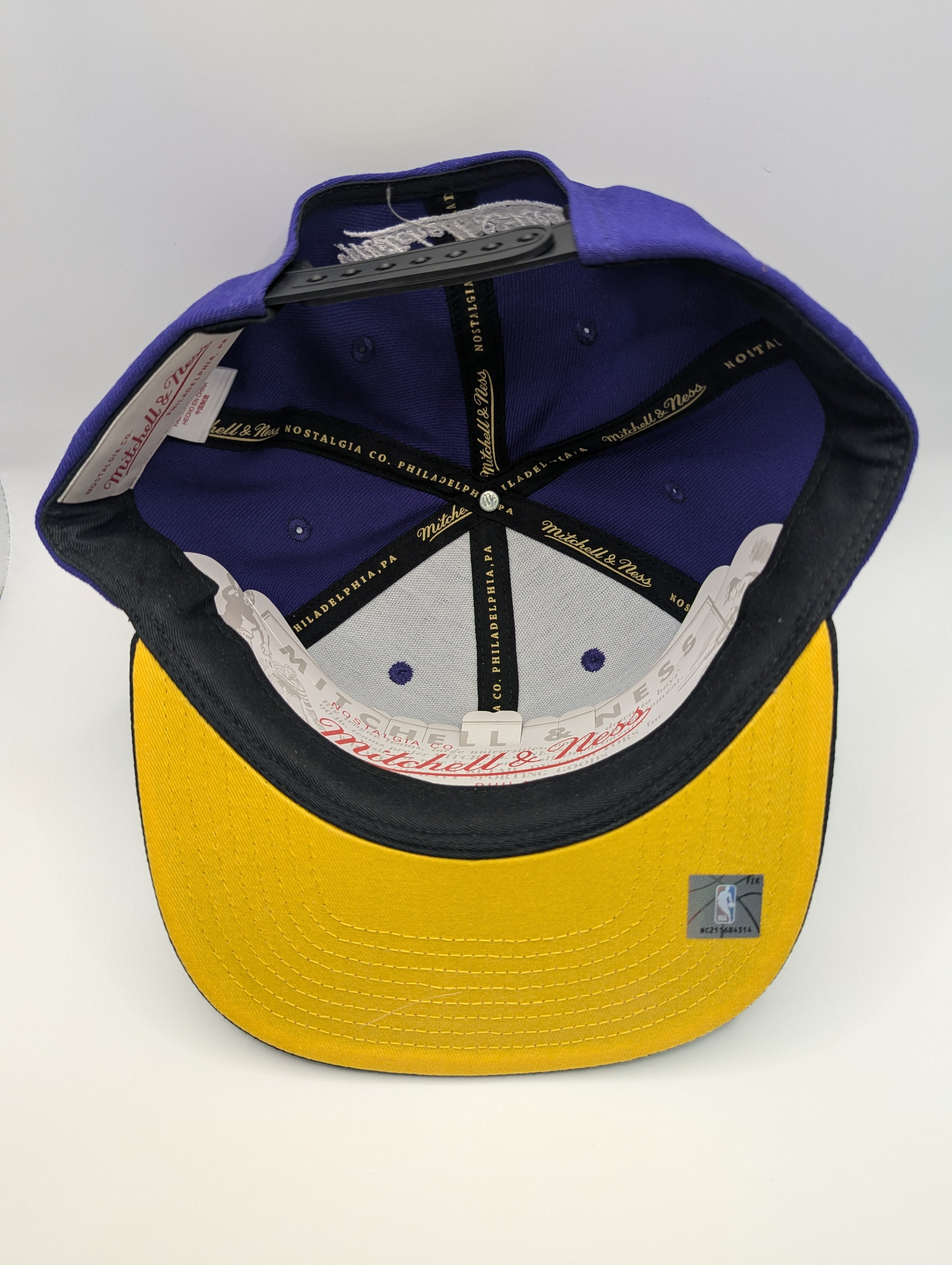 Mitchell & Ness Los Angeles Lakers Core Basic Snapback Hat