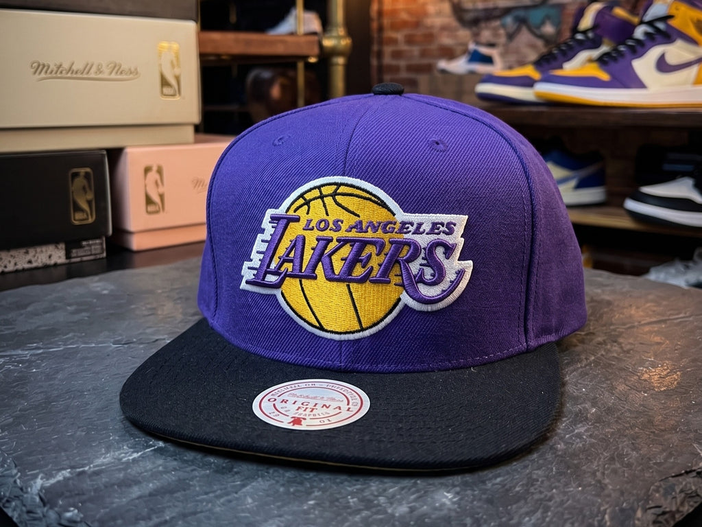 Mitchell & Ness Los Angeles Lakers Core Basic Snapback Hat